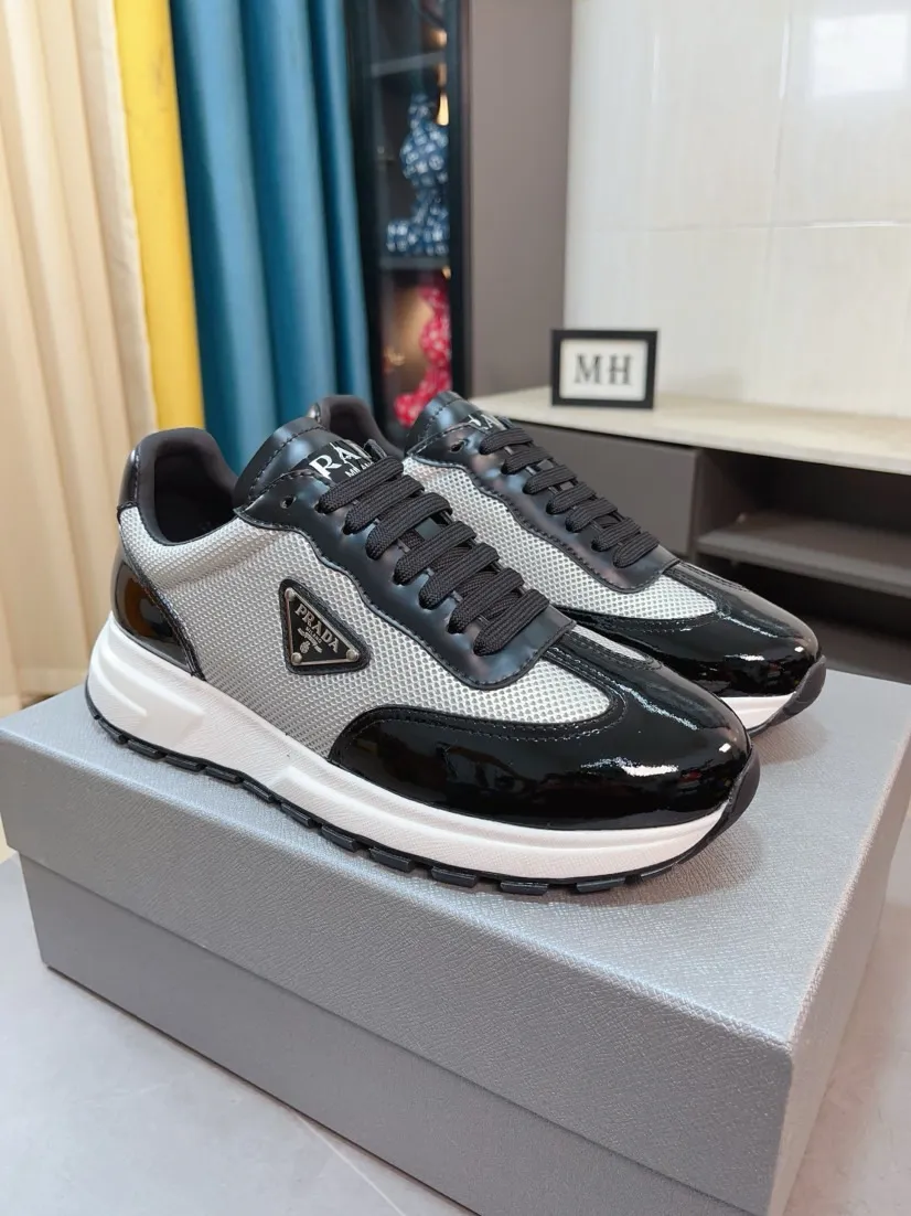 Men's shoes 💰600🌹🌹High-quality new Prada counters are launched simultaneously. The new men's shoes and 😘fabrics are selected from imported mesh and glue-spraying technology. Imported cowhide lining. 👍🏿High-end☄️Open-molded non-slip rubber outsole, exquisite lines, simple and elegant, comfortable and high-end for leisure travel. Code number: 38 to 44